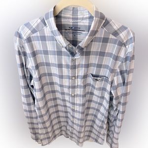 Vineyard Vines Men’s OTG performance button front long sleeve shirt. Size Small